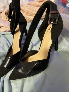 Black Pointed Toe Ankle Strap High Heels